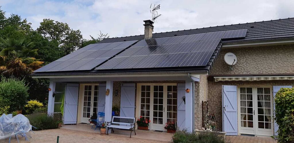 Projet réalisé par Voltarium, installateur solaire, sur le toit d'une maison individuelle à Espoey