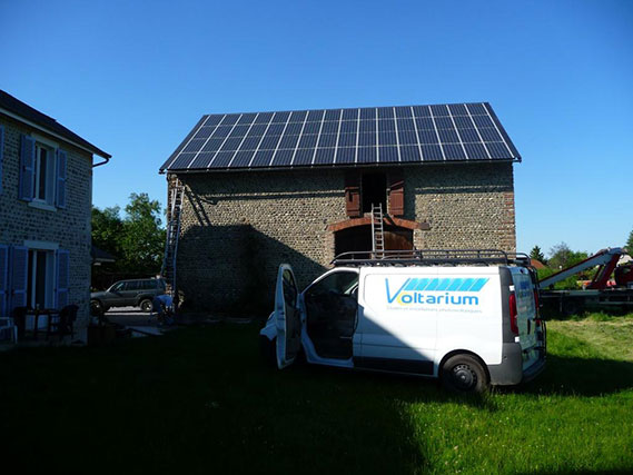 Toit solaire installé sur une grange béarnaise traditionnelle à Siros (64)